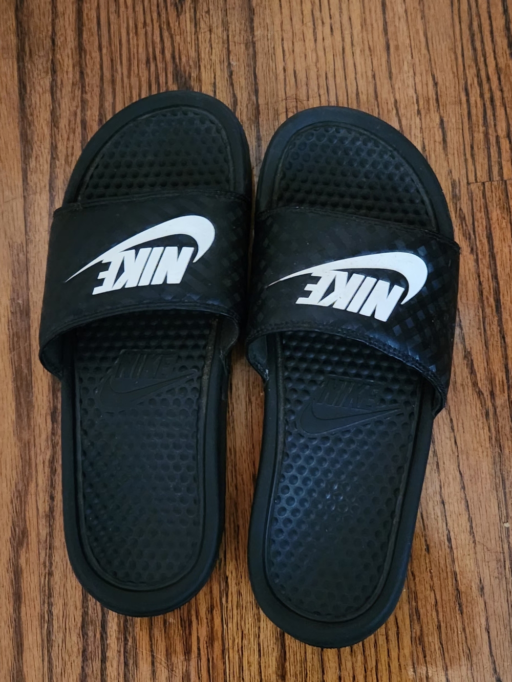 Nike Benassi Womens 9M Black Cushion Upper Slide Sandals